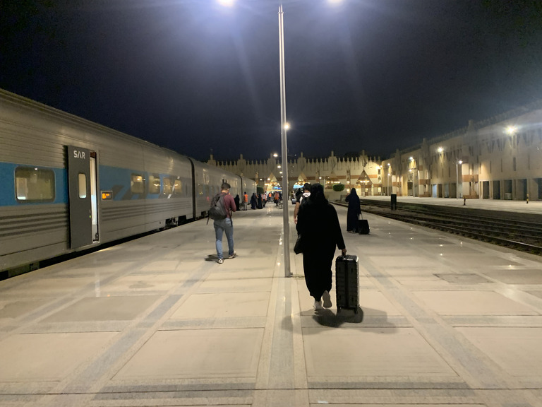 Saudi Arabia Railway 駅  SAR 観光 夜のリヤド駅