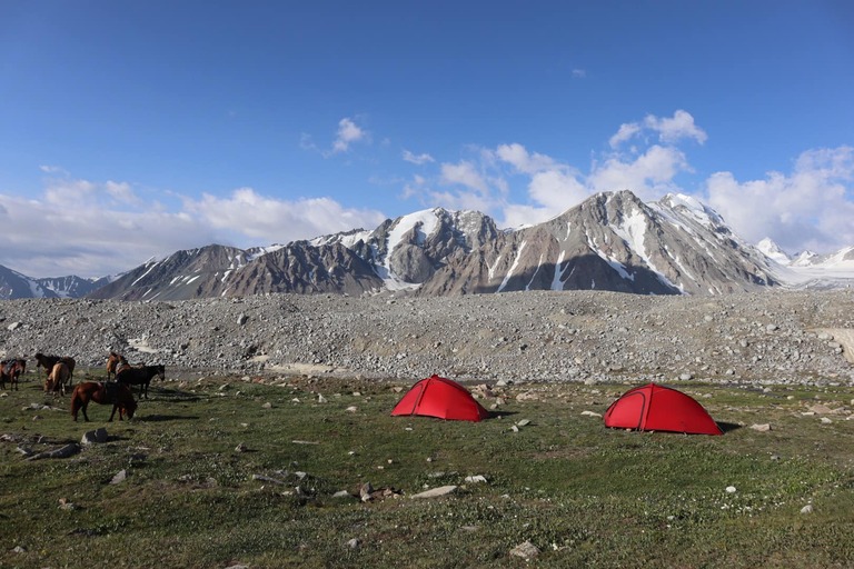 アルタイ山脈 モンゴル観光で人気のスポット Altai Tavan Bogd National Park