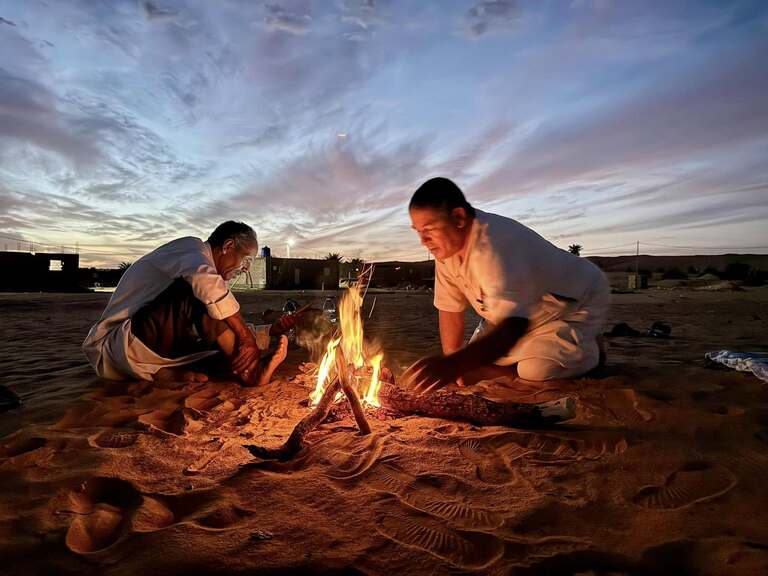 Timimoun アルジェリアの観光 Ksar サハラ砂漠でティータイム