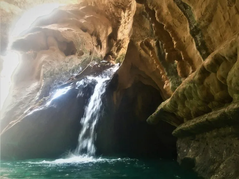 オマーンの観光地Wadi Shab