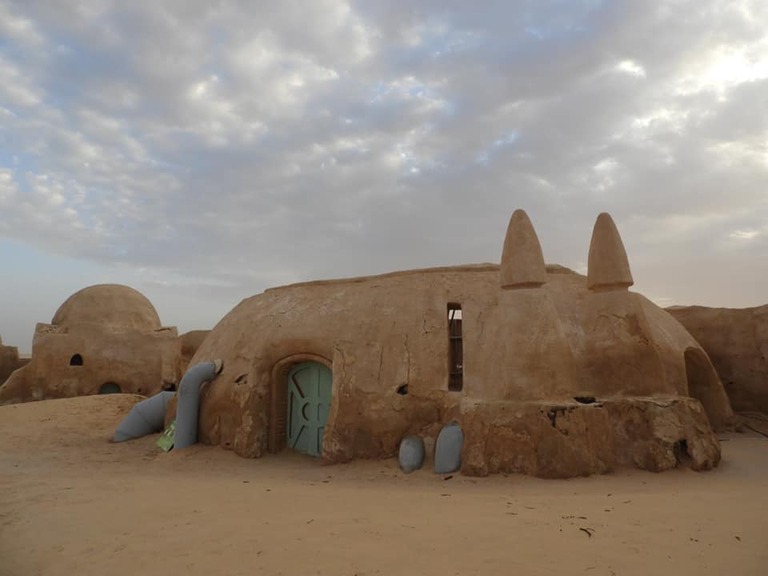 モス・エスパ ジェリド湖 スターウォーズのロケ地 Tozeur チュニジアの観光