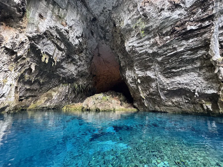 メリッサ―二洞窟 ギリシャの観光 絶景 ケファロニア島 地底湖