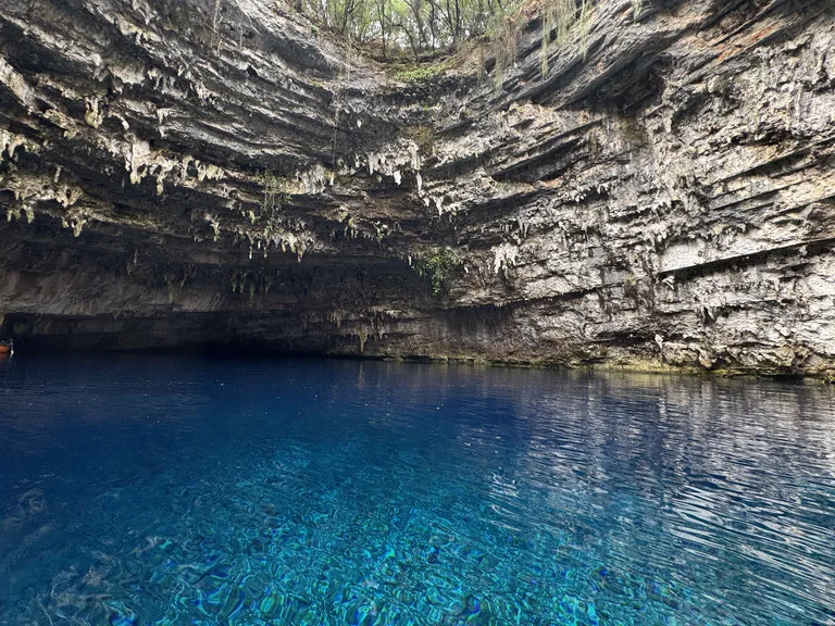 メリッサ―二洞窟 ギリシャの観光 絶景 ケファロニア島 地底湖