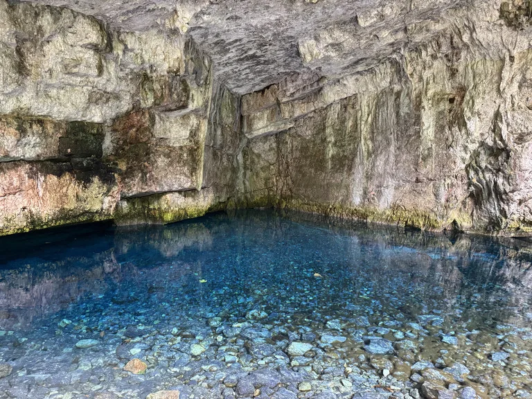 Zervati Cave メリッサ―二洞窟 ギリシャの観光 絶景 ケファロニア島 地底湖