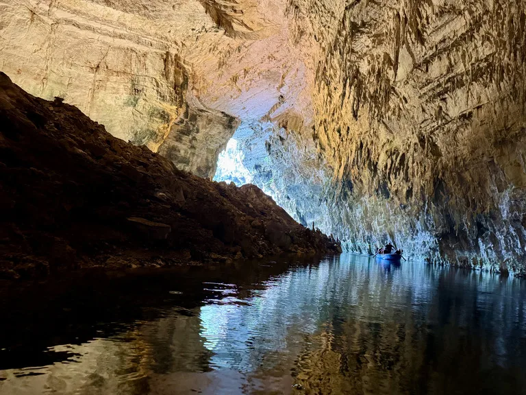 メリッサ―二洞窟 ギリシャの観光 絶景 ケファロニア島 地底湖