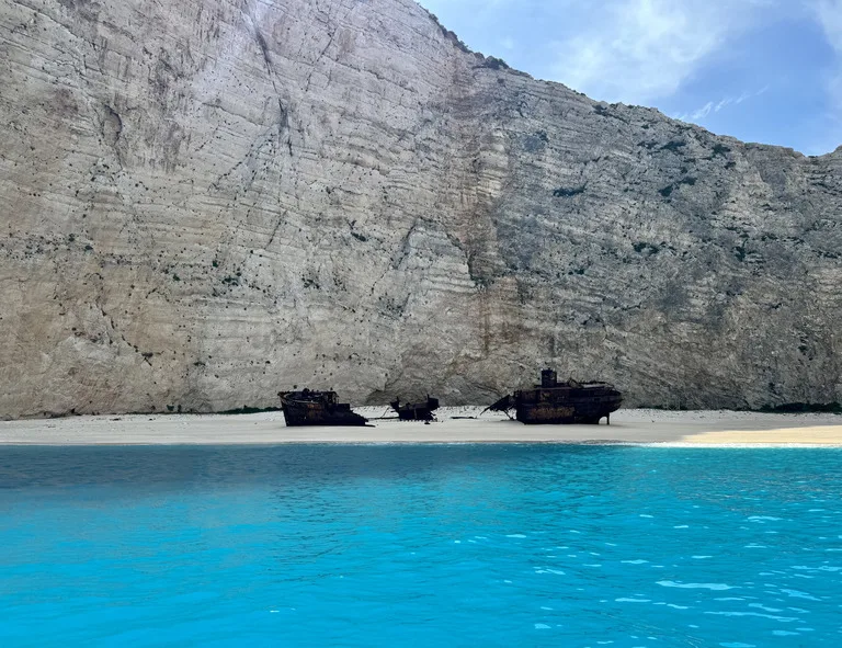 ザキントス島 観光 ナヴァイオビーチ ギリシャ 紅の豚 ポルコの隠れ家 シップレック・ビーチ