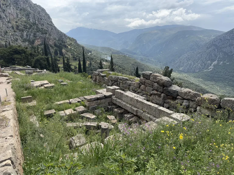 デルフィ遺跡 世界遺産 ギリシャ 観光