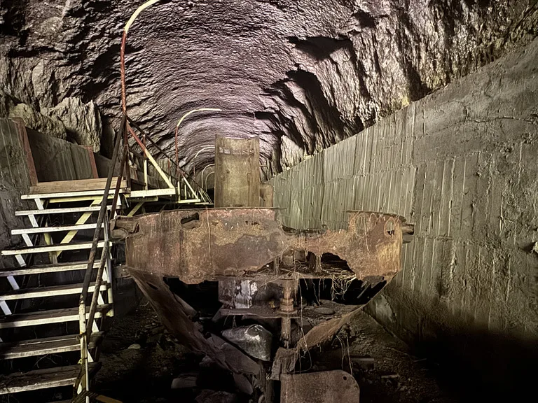 Japanese WWII Barge Tunnel ラバウル パプアニューギニア 観光