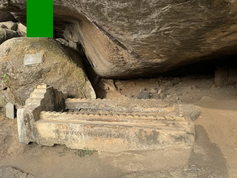 ナイジェリアの観光名所
オルモロック(olumo rock )の内部遺跡