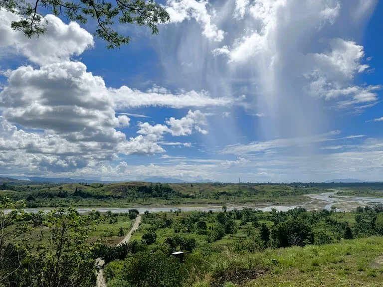 Bloody Ridge(血染めの丘/エドソン・リッジ)ソロモン諸島ホニアラ周辺の戦地跡 World War II battlefield site near Honiara, Solomon Islands