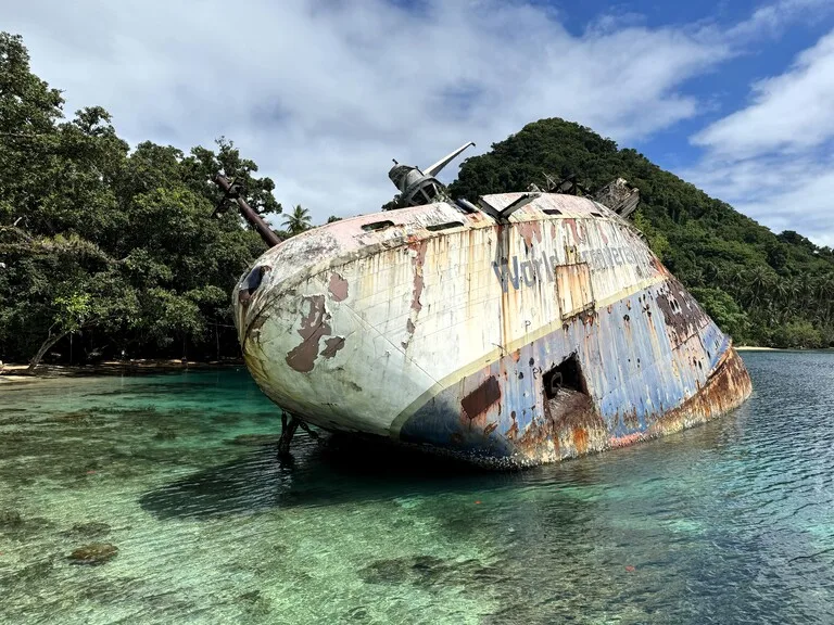 ソロモン諸島 観光 Roderick-bay 難破船 world-discoverer