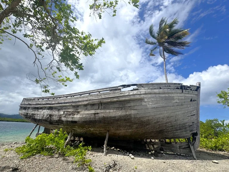 ソロモン諸島マライタ島のLanga langa lagoonにあるノアの箱舟のような大きな船