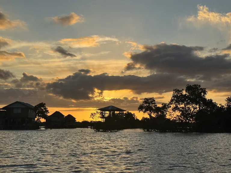 ソロモン諸島マライタ島のLanga langa lagoonの夕焼け