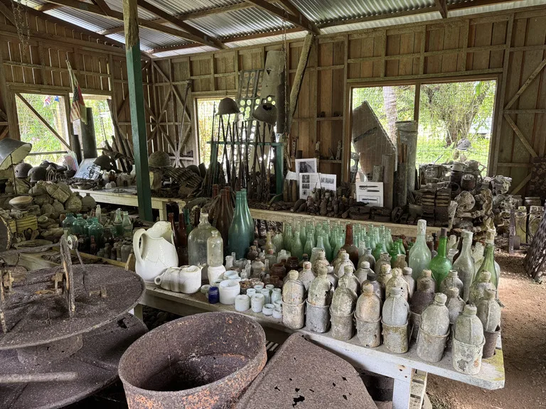 peter-Joseph-war-museum ソロモン諸島 観光 ムンダ 第二次世界大戦 遺留品 博物館
