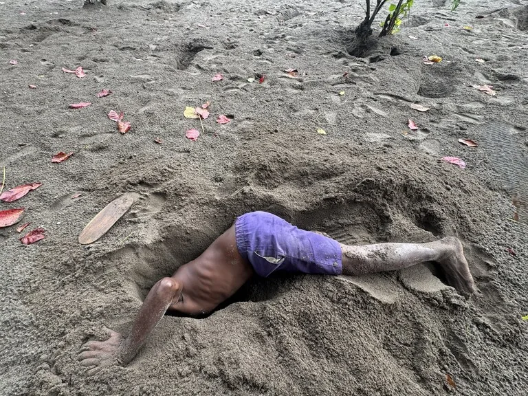 ソロモン諸島 観光 サボ島 メガポード