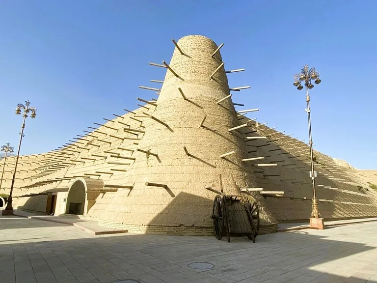 タジキスタン、ホジャンドにあるKhujand Fortress(ホジャンド要塞)の外観