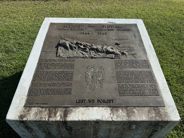 パプアニューギニア Wewak 観光 第二次世界大戦 戦跡 Cape Wom-War-Memorial