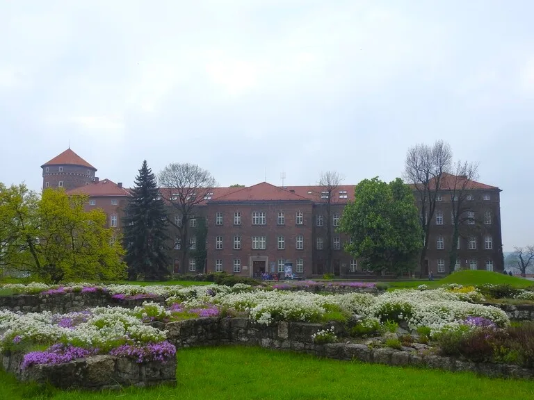 ポーランドのクラクフにあるWawel Royal Castle（ヴァヴェル城）と中庭