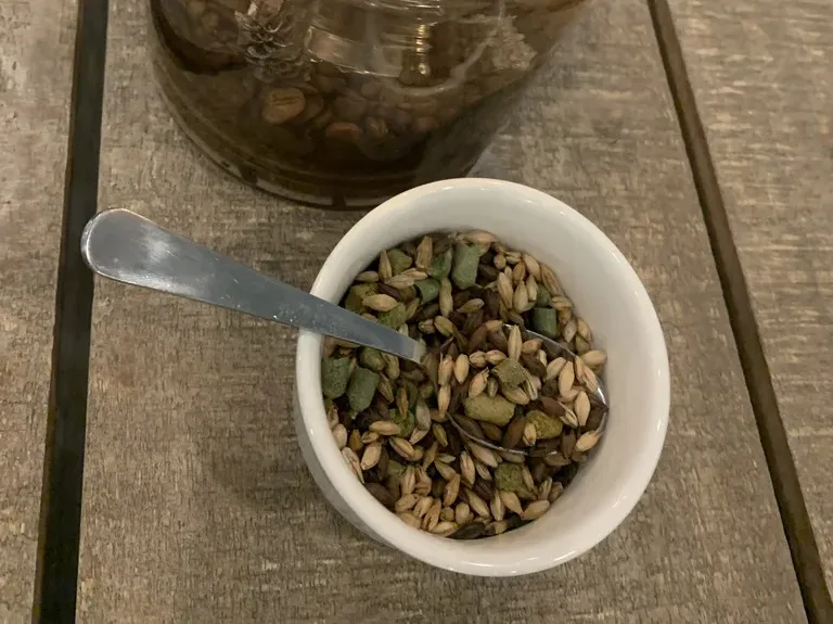 世界最北の醸造所 Svalbard Brewery のテイスティングで出されたおつまみ