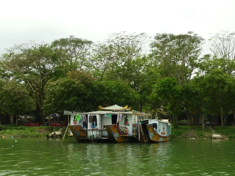 ベトナム、フエの水上生活者のボート