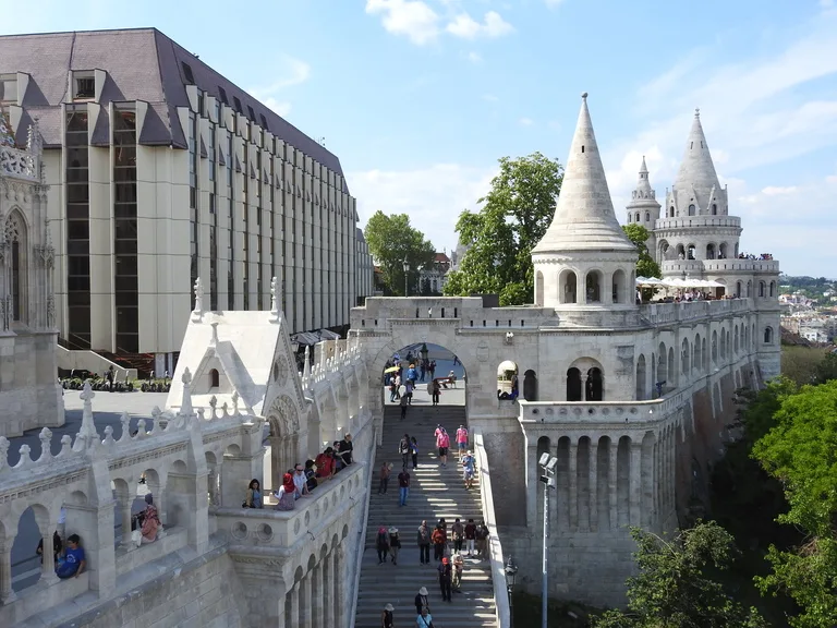 ハンガリーの首都ブダペストにある観光名所、漁夫の砦（Fisherman’s Bastion）