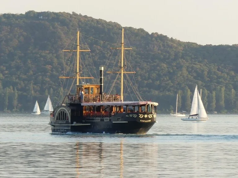 ハンガリーのバラトン湖（Lake Balaton）