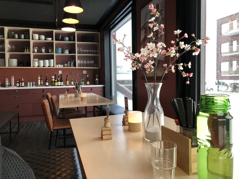 ロングイェールビーンの世界最北の寿司レストランの店内