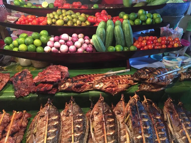 ルアンパバーンのナイトマーケットの屋台フード