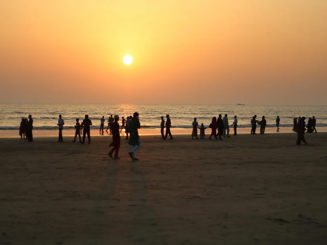 バングラデシュのコックスバザール（Cox’s Bazar）に沈むサンセットの風景