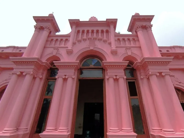 バングラデシュのダッカにあるアーメン・マンジル(Ahsan Manzil/Pink Palace)