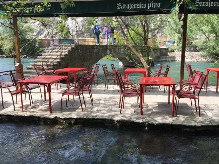 ブラガイの川辺の街並み