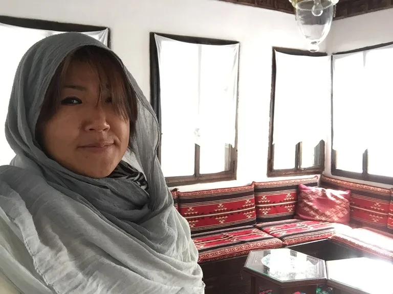 ブラガイ・テッケ（Blagaj Tekke）に、ベールを着用して入館したときの様子