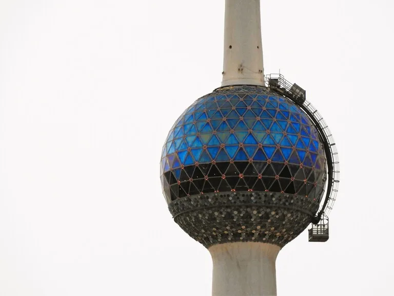 Kuwait Towers(クウェートタワー)の掃除用ゴンドラ