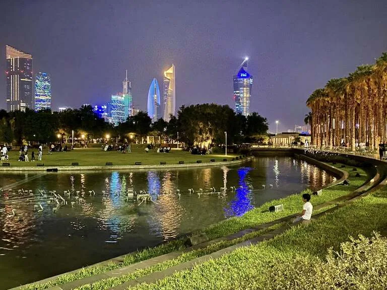 クウェートのアル・シャヒード公園’(Al Shaheed Park)の夜景