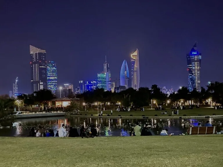 クウェートのアル・シャヒード公園’(Al Shaheed Park)の夜景