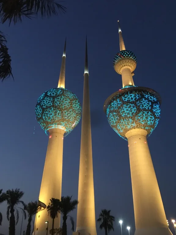 ライタップされたクウェートタワー