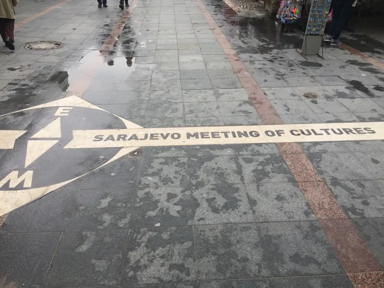 バシュチャルシヤにあるサラエボ・ミーティング・オブ・カルチャーズ
