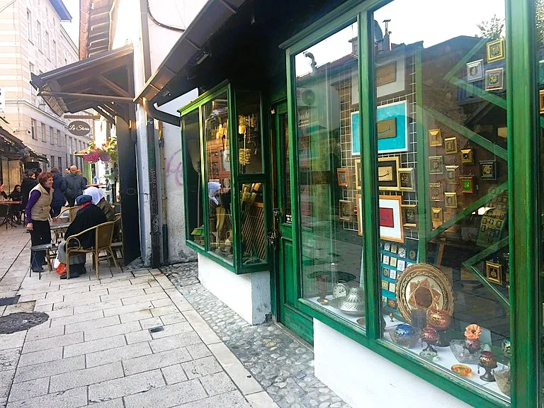 サラエボの旧市街バシュチャルシヤ、通りの様子