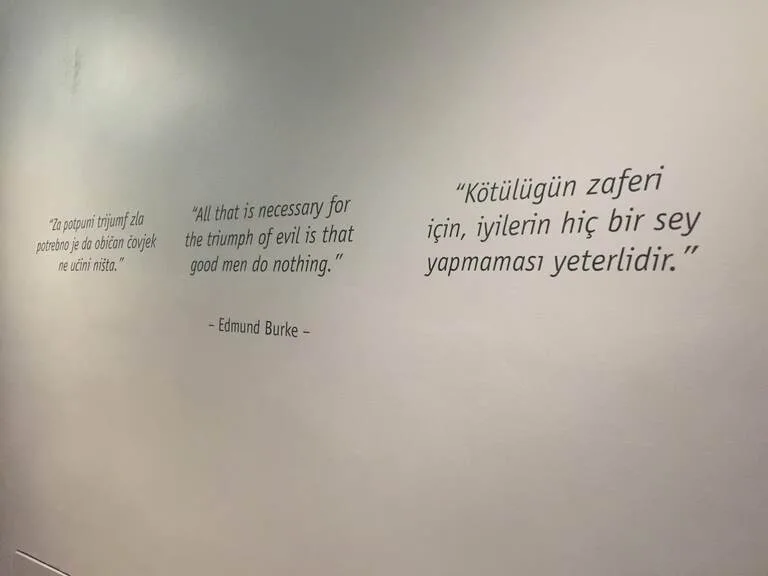 サラエボのGallery 11/07/95の展示物