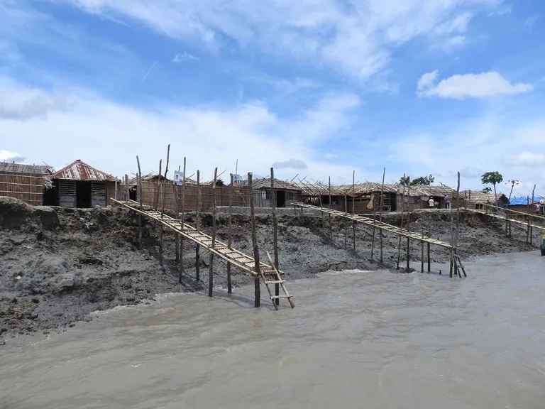バングラデシュのデルタ地帯で暮らす人々