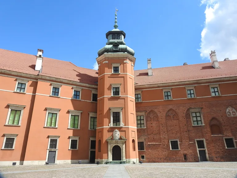 歴史的地区にあるワルシャワ王宮
