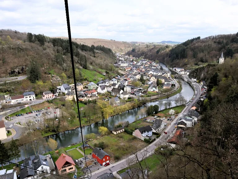 ヴィアンデンのビューポイントに向かうケーブルカーから見る風景