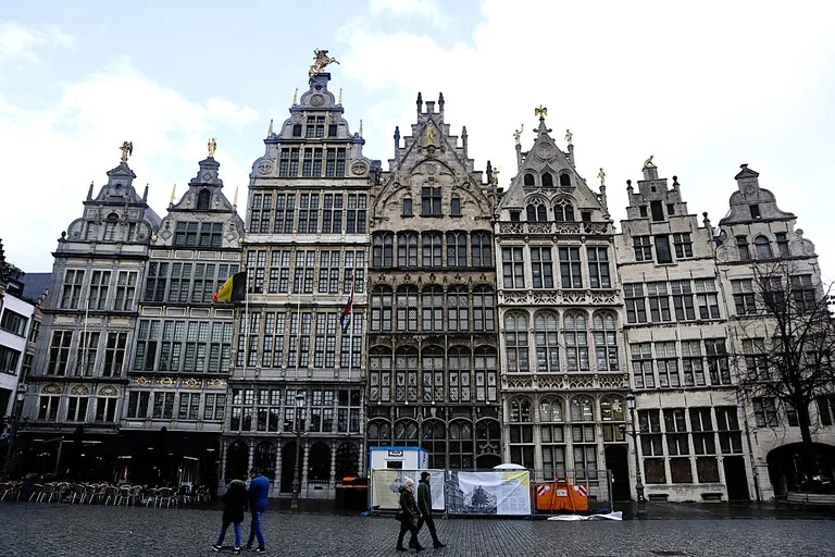 ベルギー、アントワープのマルクト広場に立ち並ぶギルドハウス