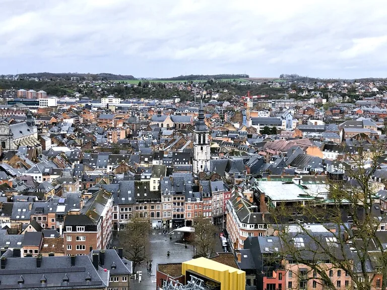 ナミュール城塞から見渡すナミュールの街の風景