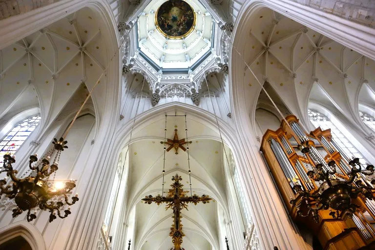 アントワープのノートルダム大聖堂のドーム天井