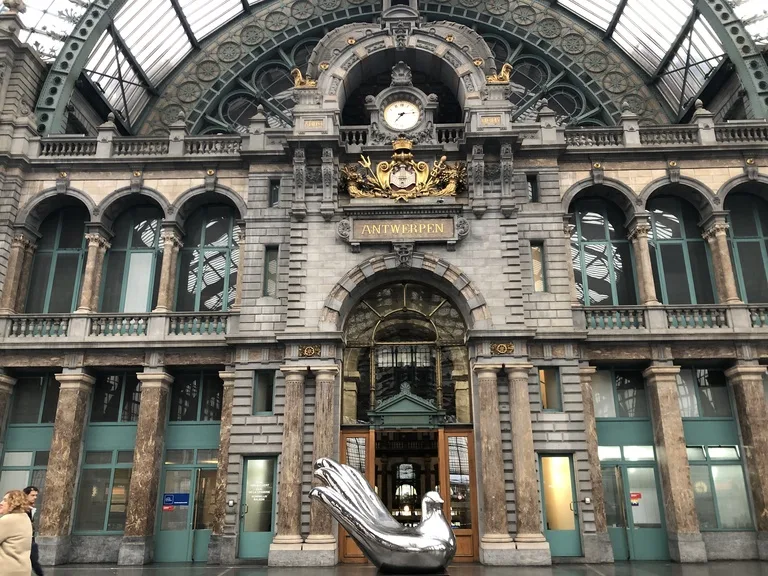 ベルギーのアントワープ中央駅（Antwerp Central Station）内観