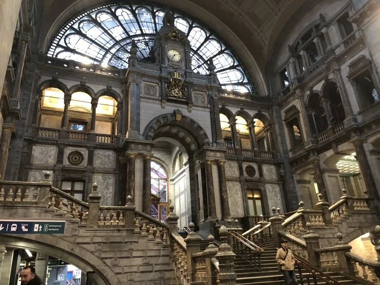 ベルギーのアントワープ中央駅（Antwerp Central Station）内観