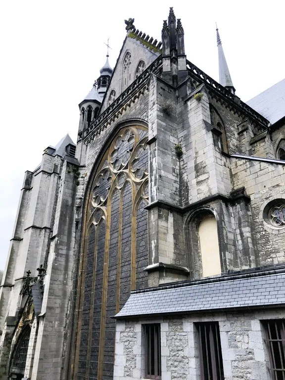ベルギー・ディナンにあるノートルダム教会（Collégiale Notre-Dame de Dinant）