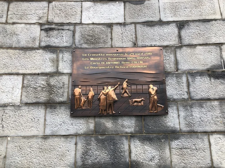 ベルギー・ディナンの道しるべ