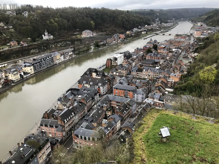 ベルギー・ディナン城塞（Citadel of Dinant）から見下ろすディナンの街並み